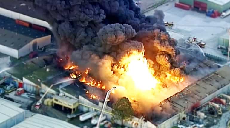 Video: Major fire breaks out in Melbourne warehouse; no casualties