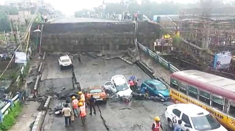 Flyover collapses in Kolkata; 1 dead, six injured - India News News