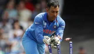 IND vs NZ, 5th ODI: Neesham run-out by Dhoni, India 3 wickets away from victory