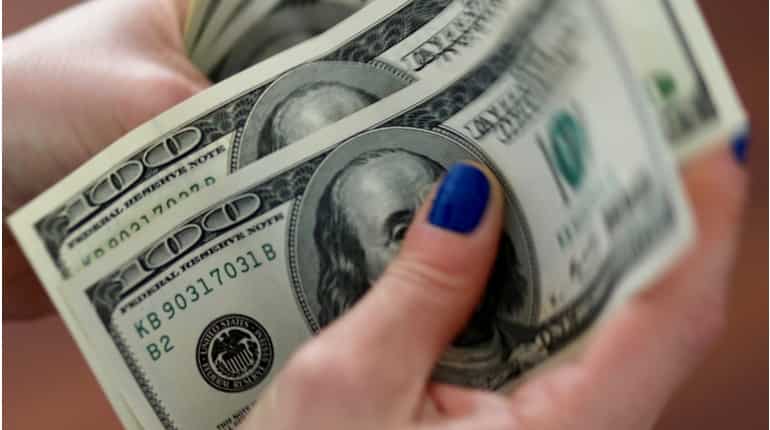 Mind your backs, dollar coming through!