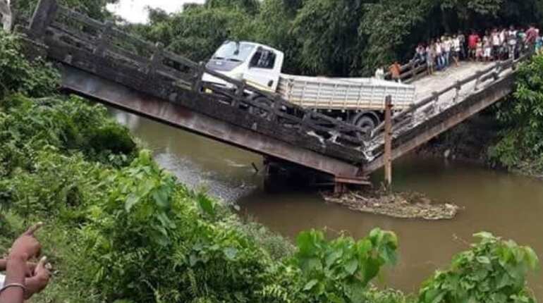 West Bengal: Bridge collapses near Siliguri, truck driver injured West Bengal: Bridge collapses near Siliguri, truck driver injured
