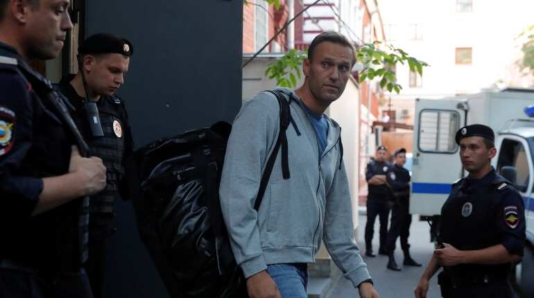 Russia freezes bank accounts linked to opposition politician Alexei Navalny
