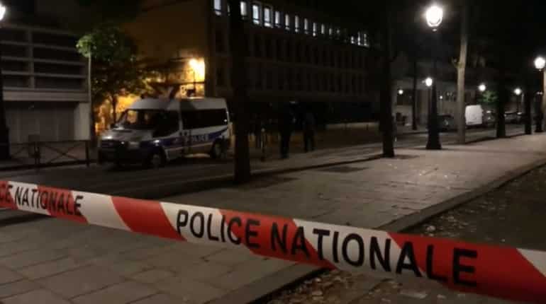 Paris knife attack leaves 7 injured, French Police arrest suspect Paris knife attack leaves 7 injured, French Police arrest suspect