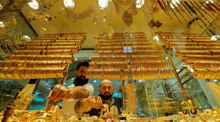 Gold holds near six-week lows after upbeat US data Gold holds near six-week lows after upbeat US data