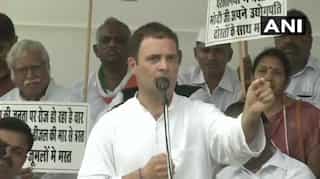 Gali gali mein shor hai, Hindustan ka chowkidar chor hai: Rahul Gandhi