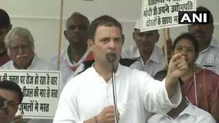 Gali gali mein shor hai, Hindustan ka chowkidar chor hai: Rahul Gandhi