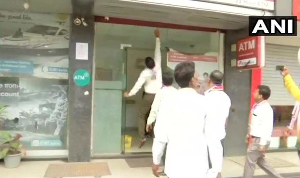 Sena union withdraws from Mumbai bus strike; stir to continue