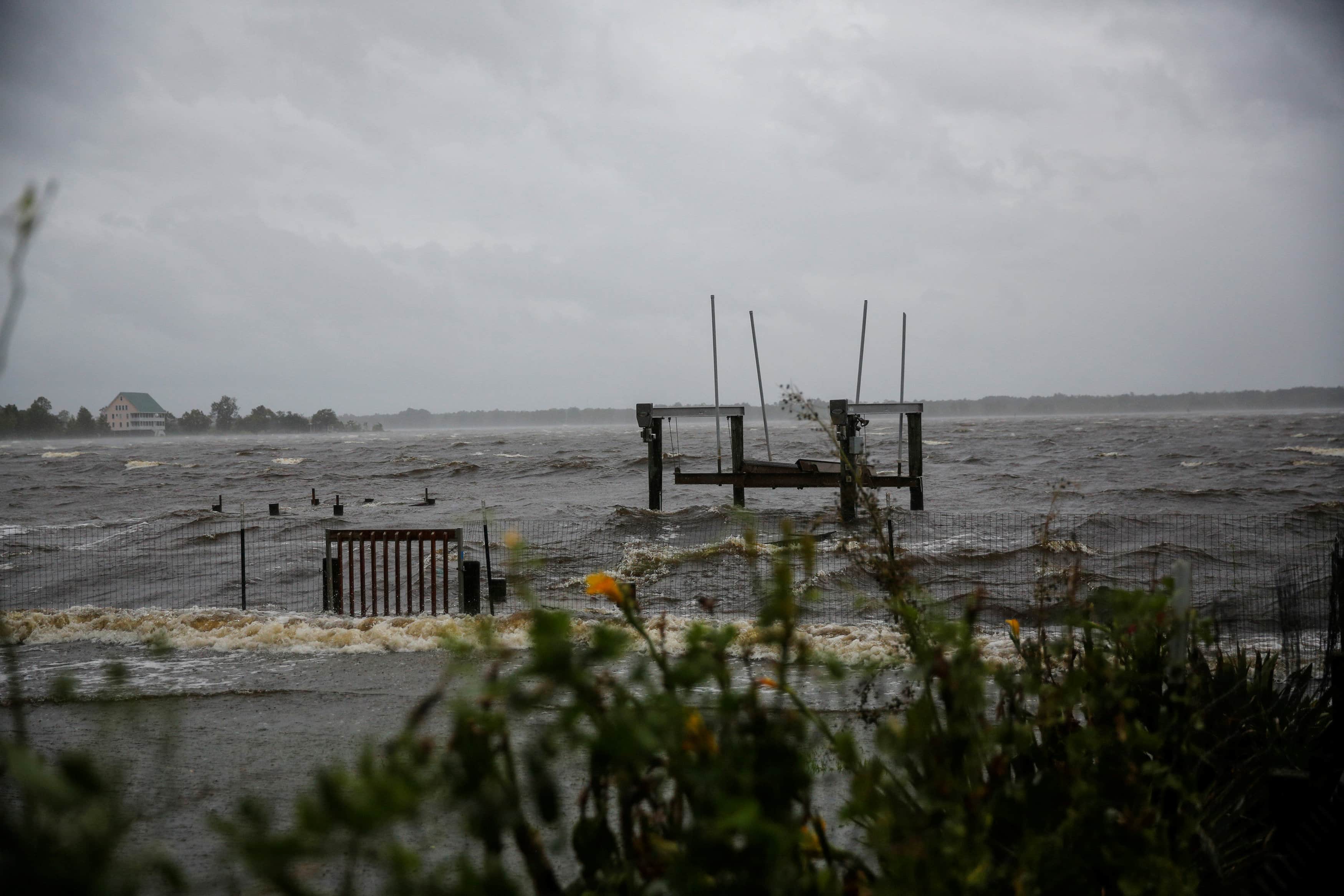 Hurricane Florence lashes North Carolina with heavy rain, floods