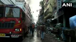 Kolkata: Massive fire at Bagri Market in Canning Street, 30 fire tenders on spot