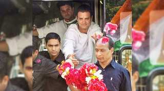 Rahul Gandhi roadshow: Congress president stops for tea, poses for selfie