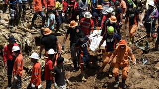 Thousands in Philippines flee Typhoon Kalmaegi