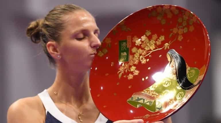Karolina Pliskova beat Naomi Osaka to in Tokyo crown Karolina Pliskova beat Naomi Osaka to in Tokyo crown