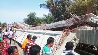 Video: Under-construction bridge collapses in West Bengal's South 24 Parganas