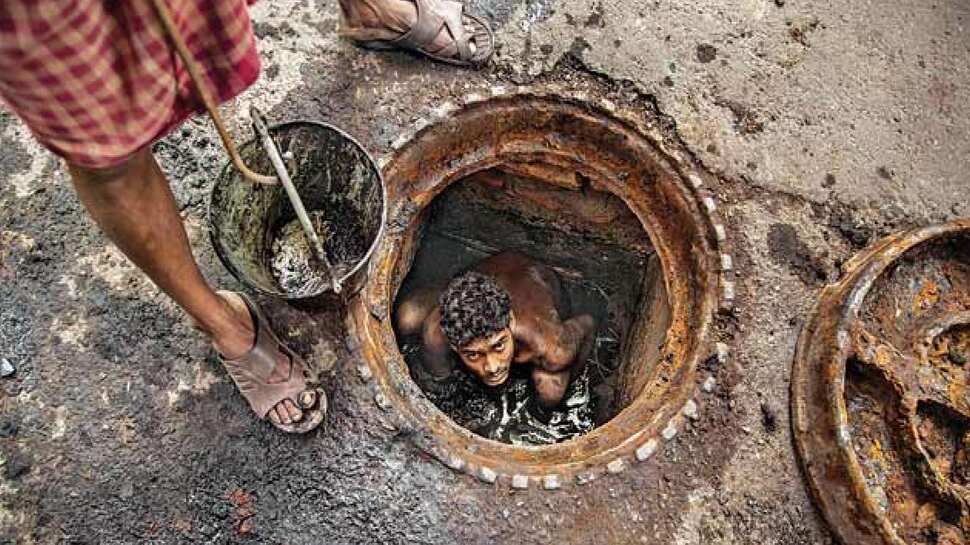 Seven asphyxiated to death while cleaning hotel sewer in Vadodara Seven asphyxiated to death while cleaning hotel sewer in Vadodara