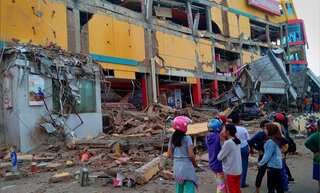 Hundreds killed in Indonesia quake-tsunami