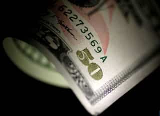 Doomsayers begin to see cracks in healthy world economy