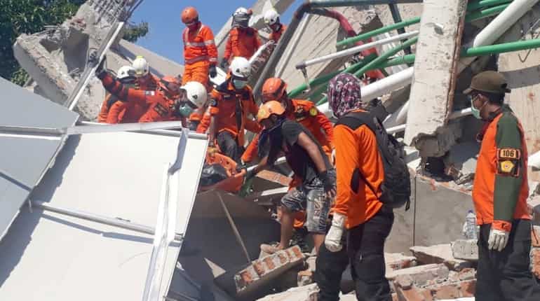 Twin quakes hit off Indonesian island of Sumba, just days after 840 died in Sulawesi Twin quakes hit off Indonesian island of Sumba, just days after 840 died in Sulawesi