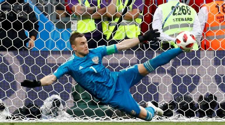 Russia's World Cup hero Akinfeev retires from internationals