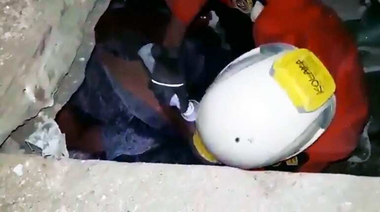 Rescuers extract man from rubble in Palu, Sulawesi