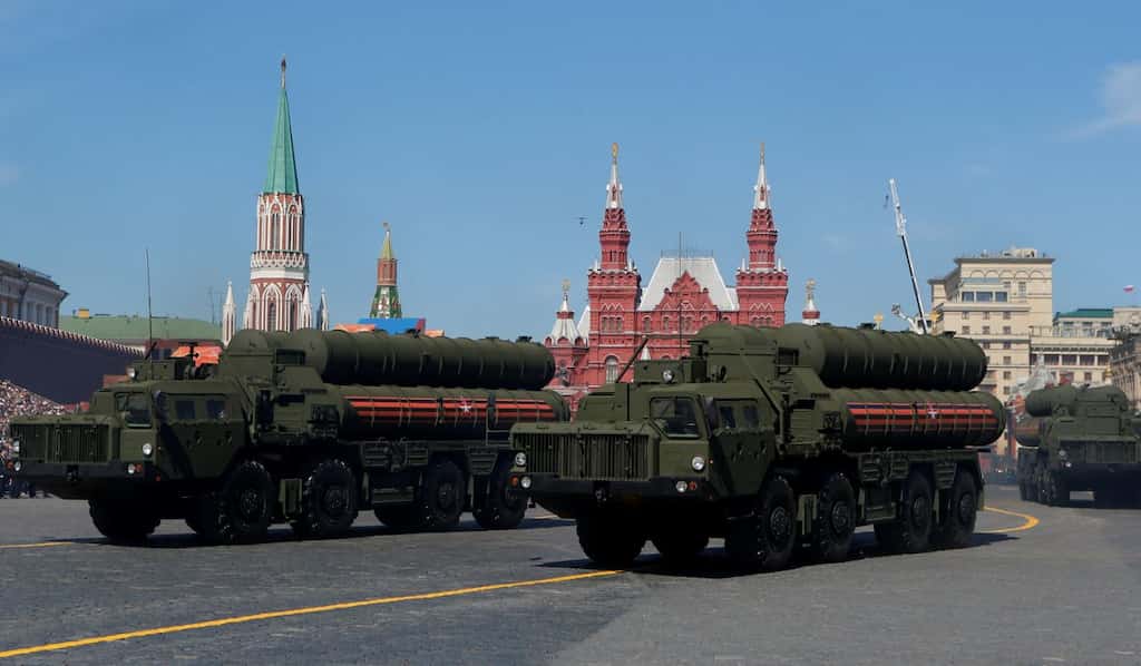 Putin set to ink S-400 defence deal during India visit, US warns against missile pact