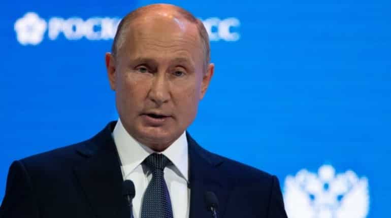 US imposes new sanctions on Russia for Crimea, investments