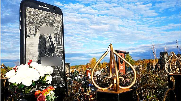 Family commemorates late daughter with iPhone-shaped gravestone