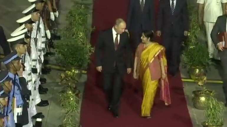 Live: President Putin arrives in India to boost India-Russia ties Live: President Putin arrives in India to boost India-Russia ties
