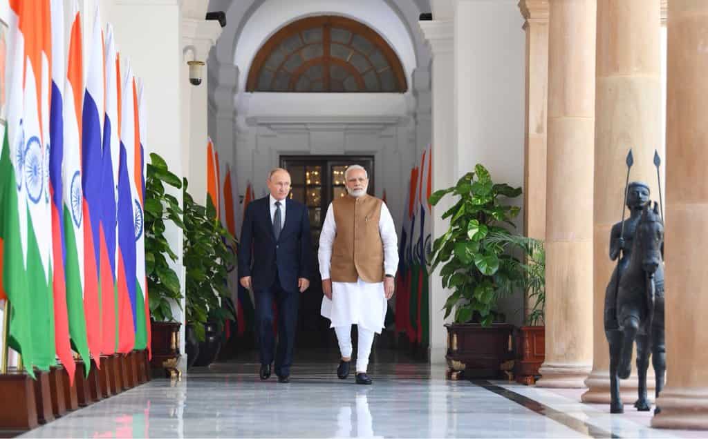 India-Russia sign S-400 air defence system deal, missiles to be delivered by 2020 India-Russia sign S-400 air defence system deal, missiles to be delivered by 2020