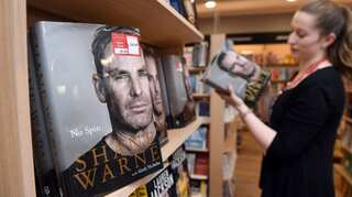 Warne backs 'Bodyline' skipper, slams Waugh