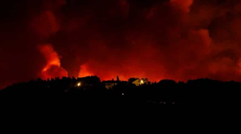 Wildfire rages near Lisbon, hundreds evacuated Wildfire rages near Lisbon, hundreds evacuated