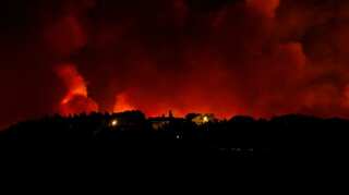 Wildfire rages near Lisbon, hundreds evacuated