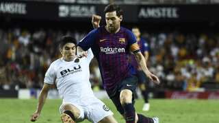 Barcelona held at Valencia as Sevilla go top in Spain