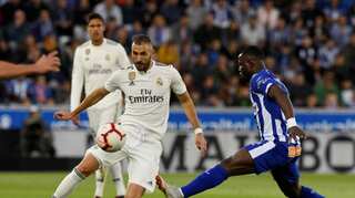 Real striker Benzema suffers hamstring injury