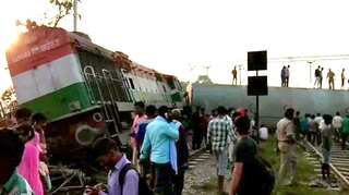 UP: Six dead, 20 injured after New Farakka Express train derails in Harchandpur