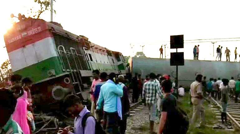 UP: Six dead, 20 injured after New Farakka Express train derails in Harchandpur