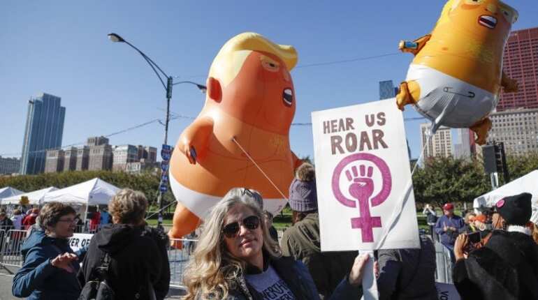 Thousands march in Chicago against Trump's 'anti-woman agenda' Thousands march in Chicago against Trump's 'anti-woman agenda'
