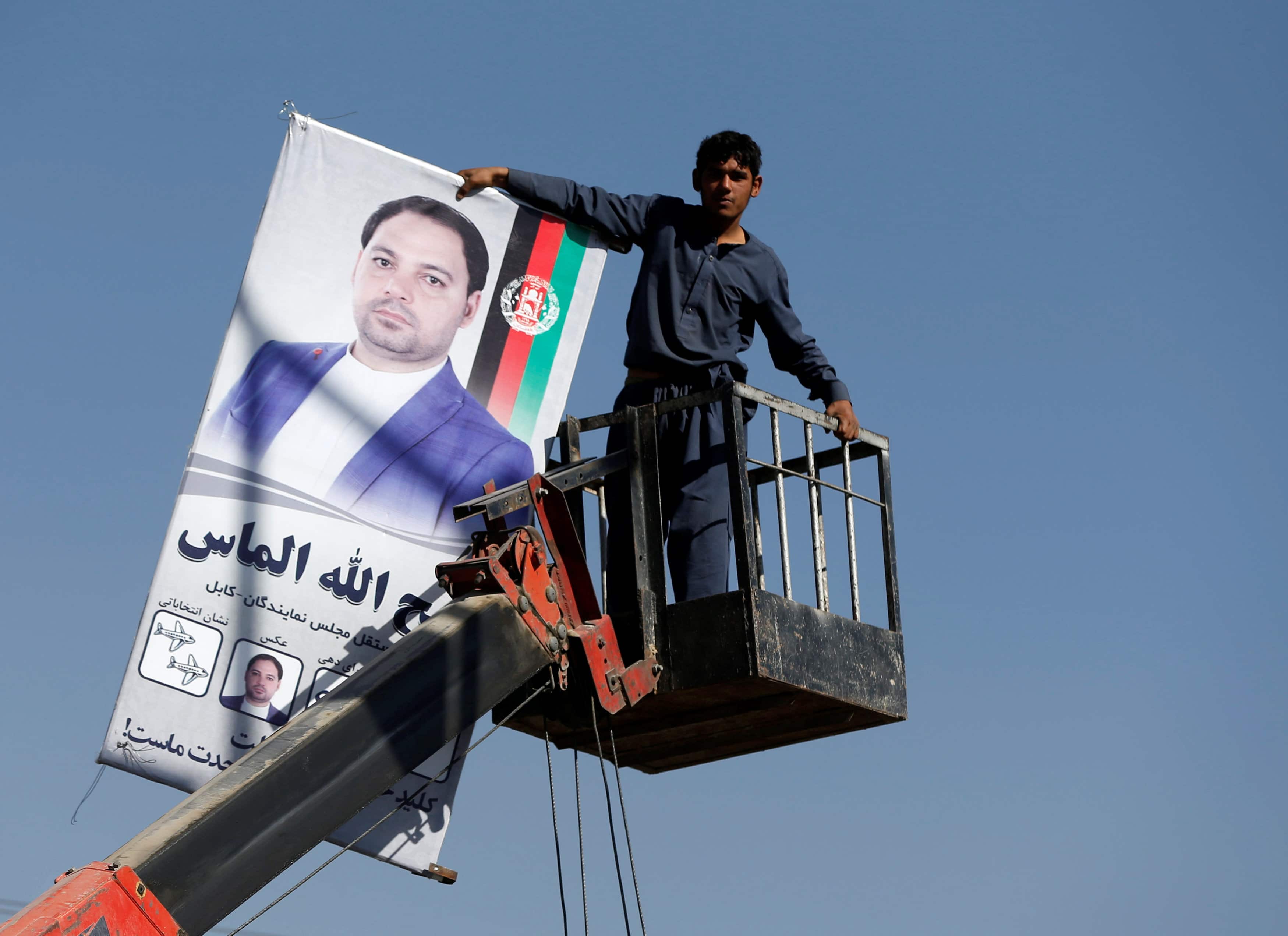 Afghanistan extends election to Sunday due to chaos at polling stations
