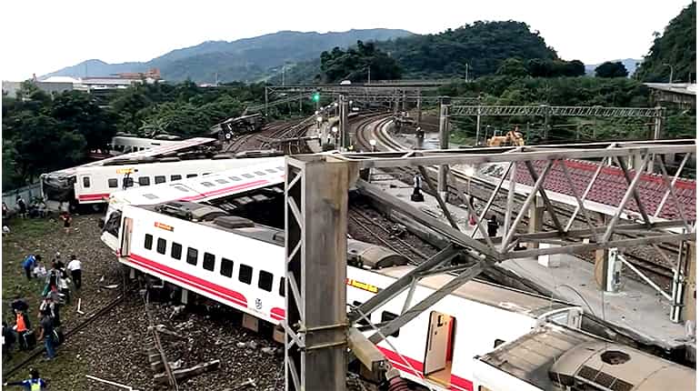 Taiwan train accident: President Tsai, Buddhist monks offer prayers