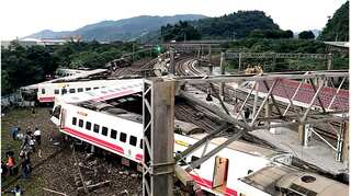 Taiwan train accident: President Tsai, Buddhist monks offer prayers