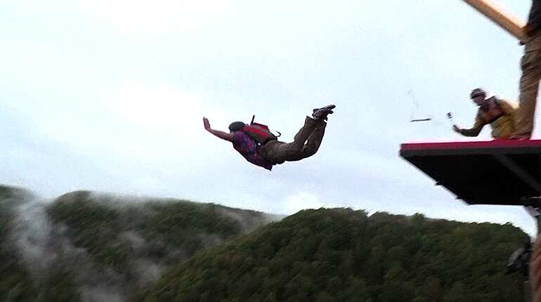 Thousands watch largest legal base jumping event in US