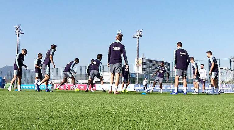 Barcelona trains without Messi