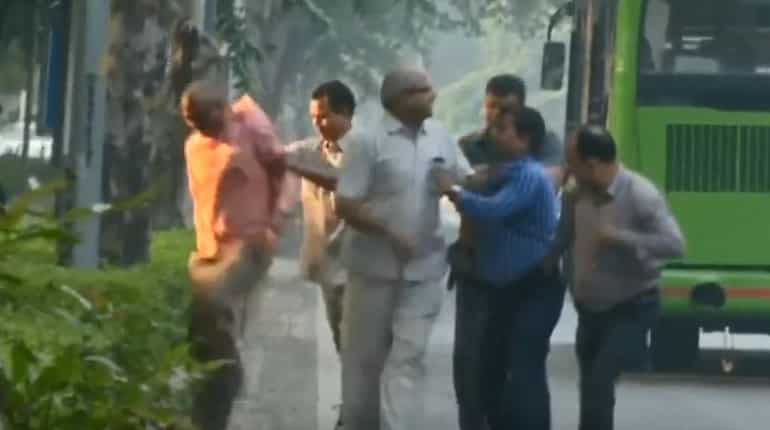 Crisis in CBI: Delhi Police arrest four IB officials outside ex-CBI director Alok Verma's house