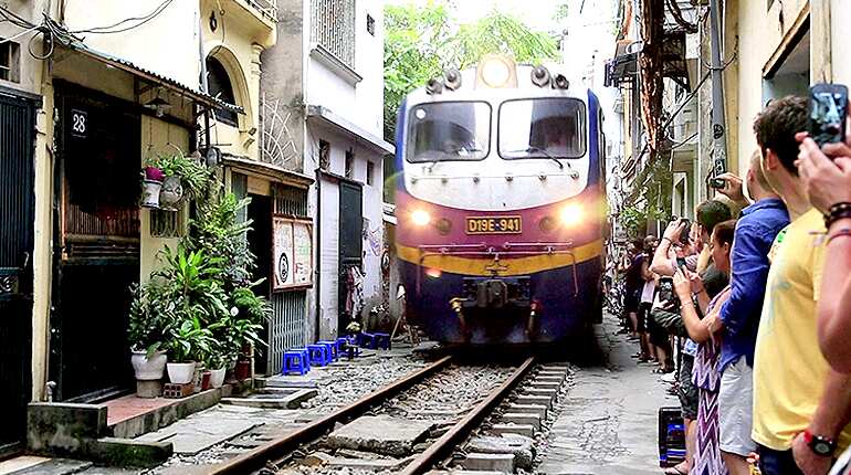 Full steam ahead! Old Hanoi railway a hit with tourists