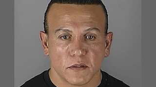 US mail bomb suspect agrees to be held without bail