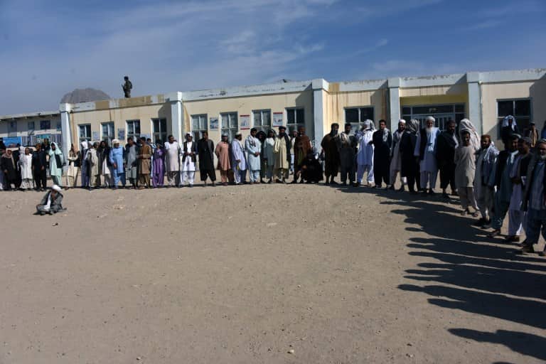 Afghans risk their lives to vote in delayed Kandahar poll Afghans risk their lives to vote in delayed Kandahar poll