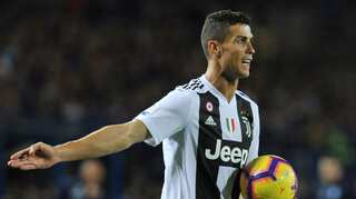 Cristiano Ronaldo scores twice as Juventus defeat Empoli 2-1
