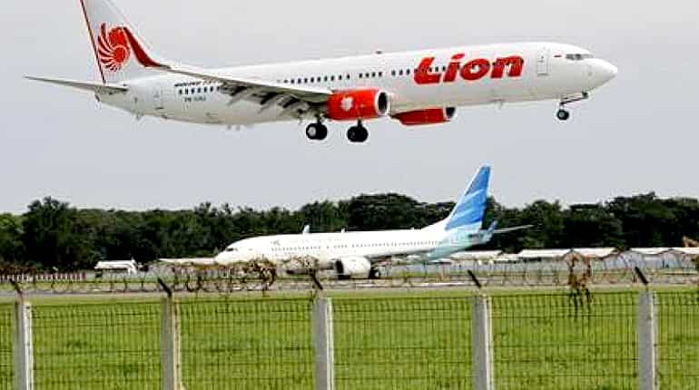 Video: Lion Air plane with 188 on board crashes off Indonesia coast