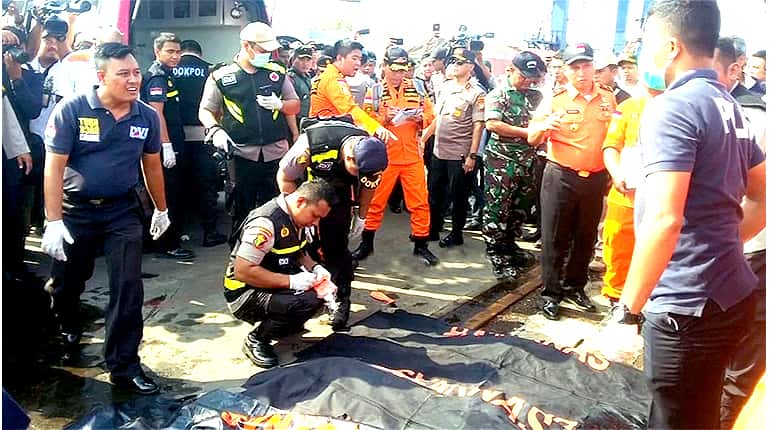 Indonesia rescuers retrieve body parts from Lion Air crash site