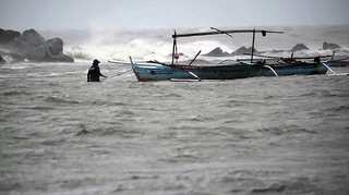 Video: Thousands evacuated as Typhoon Yutu strikes Philippines