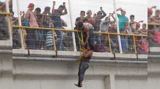 Pregnant migrants want their children 'to be American'